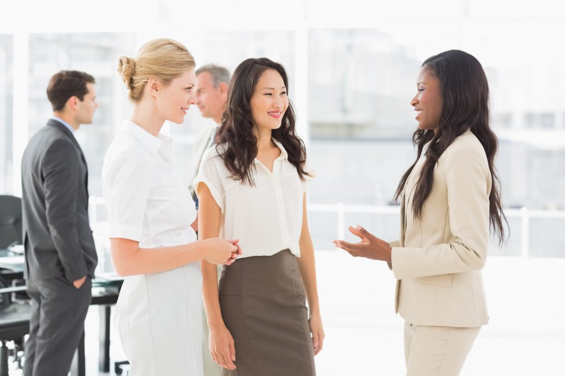 business-networking-conversation-1140×760 business-networking-conversation-1140x760